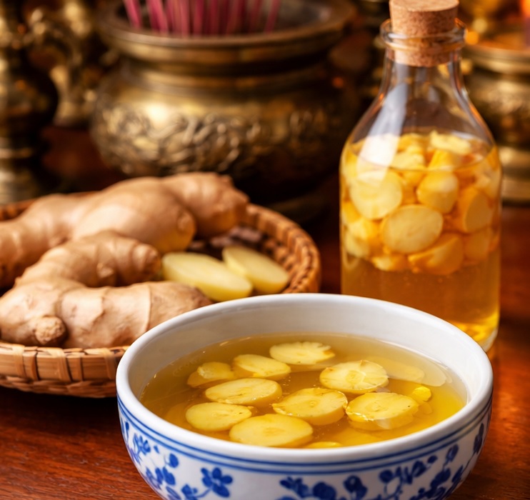 Bao sái ban thờ bằng rượu gừng